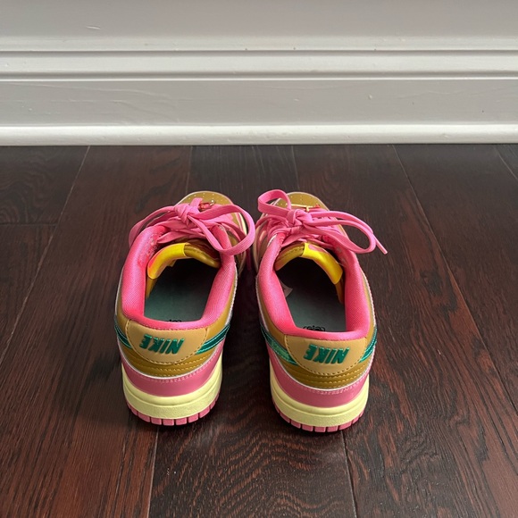 Parris Goebel Nike Dunks Size 5 - Picture 3 of 7